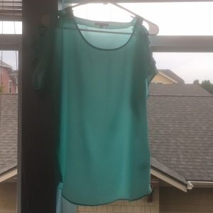 Mint Express top with cutout sleeve detailing